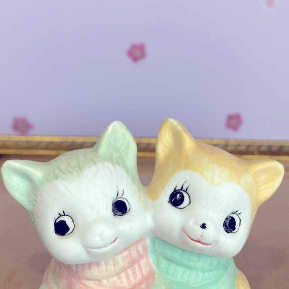 Vintage Ceramic Hugging Two Adorable Kittens Figures Cats Hand Painted !! - Picture 2 of 8
